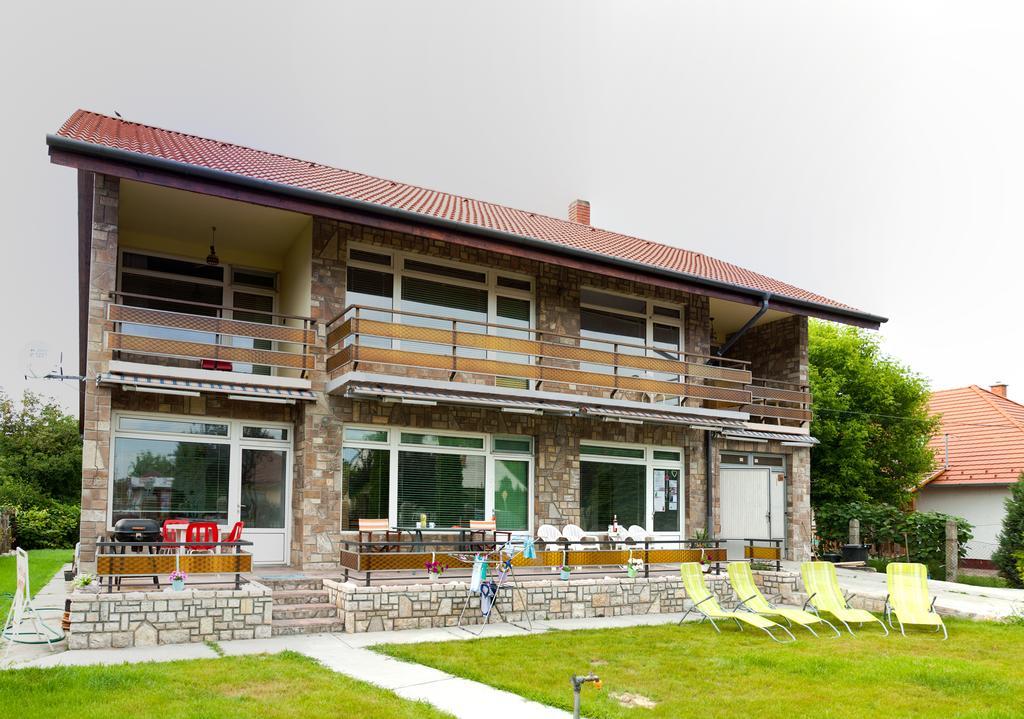 Boathouse Balatonlelle With Sauna Стая снимка